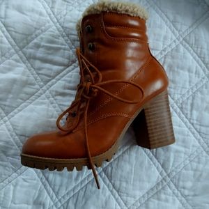 Heeled leather boots!🌺